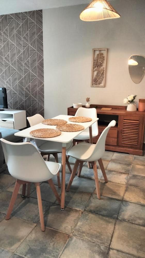 Chez Sabrina Apartment Oloron-Sainte-Marie Bagian luar foto