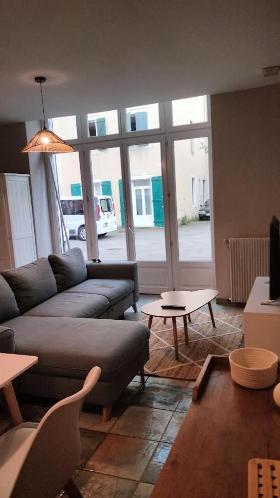 Chez Sabrina Apartment Oloron-Sainte-Marie Bagian luar foto
