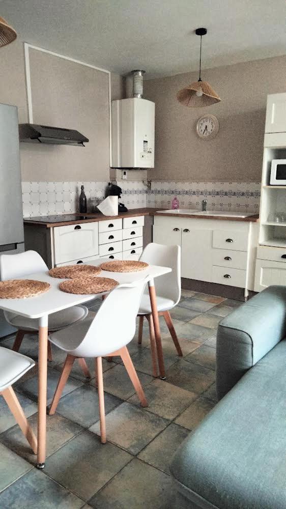 Chez Sabrina Apartment Oloron-Sainte-Marie Bagian luar foto