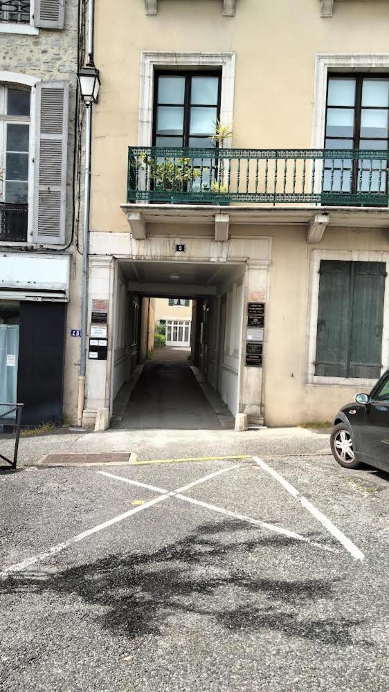 Chez Sabrina Apartment Oloron-Sainte-Marie Bagian luar foto